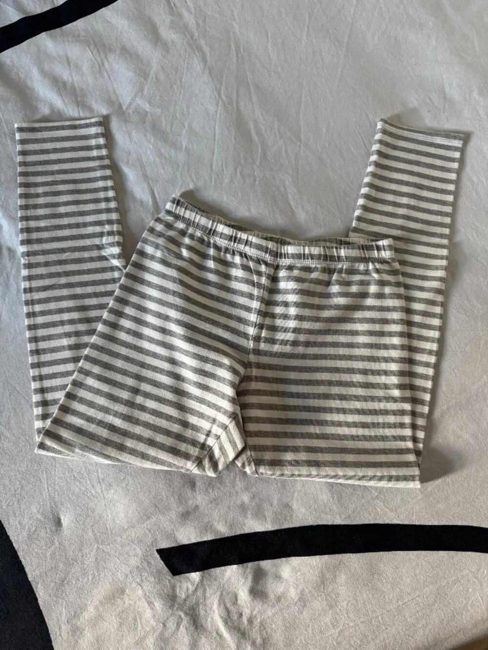 EUC Thereabouts Girls Gray & White Striped Leggings Sz XL (14-16)